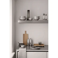 Lungo Water Carafe L Smoke - Blomus - Koop Online -lampenmaster winkel 4008832784699lungowatercarafelsmoke blomus3