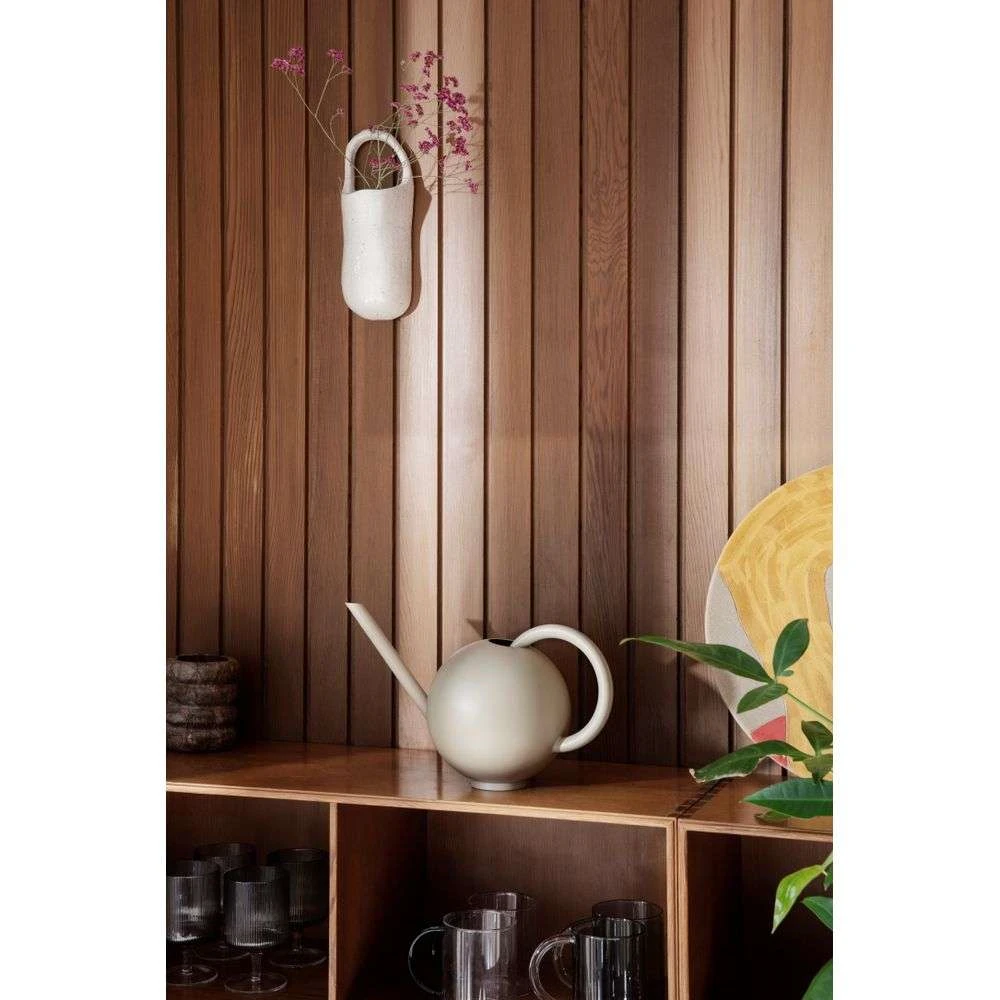 Orb Watering Can Cashmere - Ferm LIVING - Koop Online 2 Orb Watering Can Cashmere - Ferm LIVING - Koop Online - Afbeelding 2