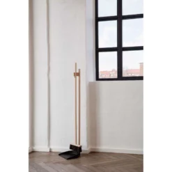 ICON Broom Set Natural - Ferm LIVING - Koop Online -lampenmaster winkel 5704723105053icon broom set naturalferm3