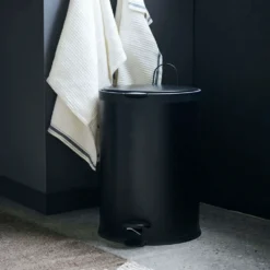 Eda Garbage Can M Black - House Doctor - Koop Online 8 Eda Garbage Can M Black - House Doctor - Koop Online -lampenmaster winkel 57076447846802623301014