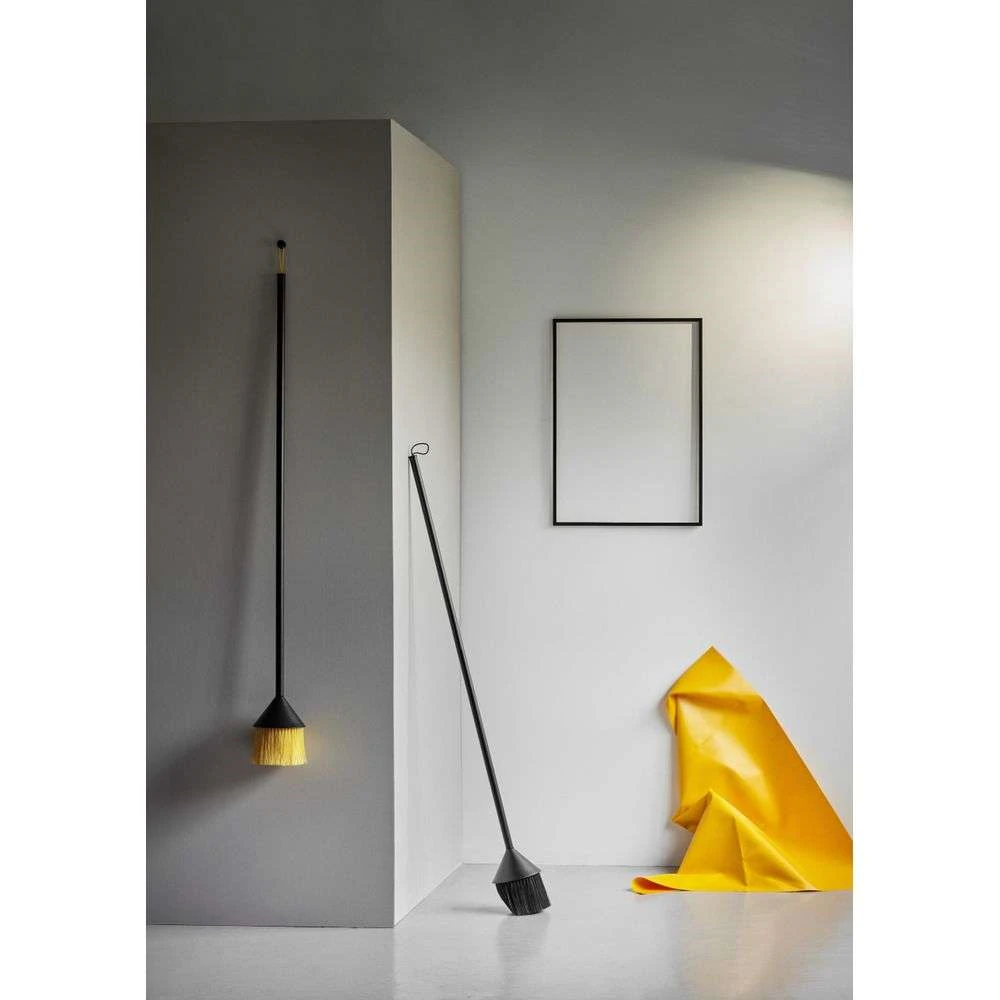 Mim Broom Black W/Black Brush - Northern - Koop Online 2 Mim Broom Black W/Black Brush - Northern - Koop Online - Afbeelding 2